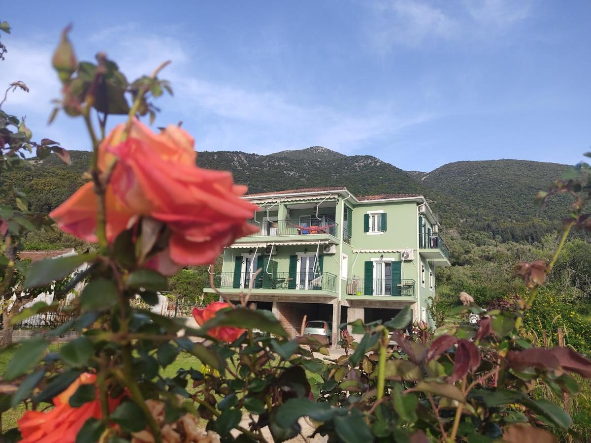 Rosegarden Villa Сами Екстериор снимка